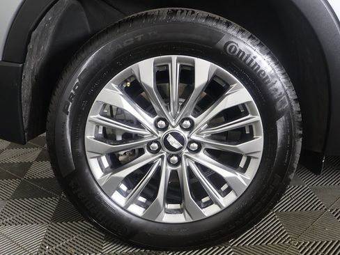 Used 2024 Cadillac XT4 Premium Luxury image 19