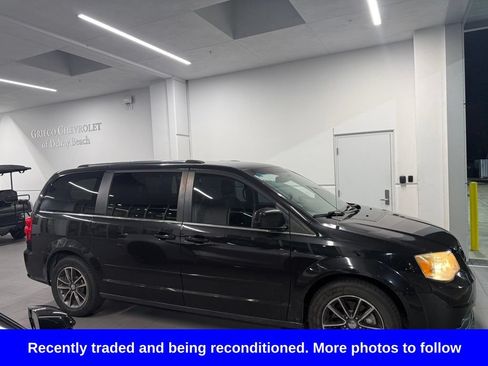 Used 2016 Dodge Grand Caravan SXT FWD image 3