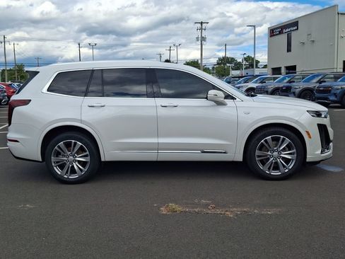 Used 2024 Cadillac XT6 Premium Luxury w/ LPO, Floor Liner Package AWD/4WD image 10