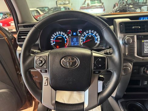 Used 2016 Toyota 4Runner SR5 AWD/4WD image 26