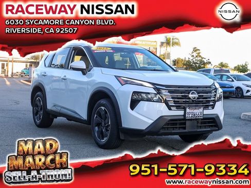 Used 2025 Nissan Rogue SV image 1