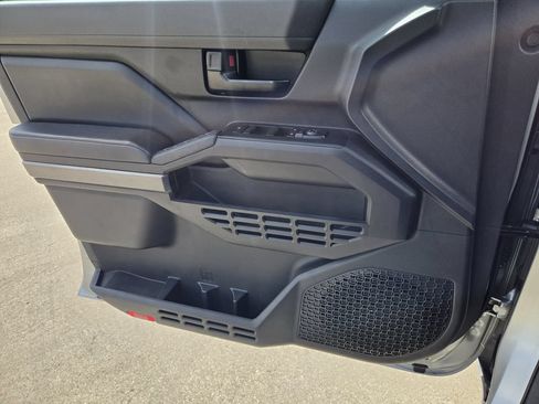 Used 2025 Toyota Tacoma SR5 AWD/4WD image 25