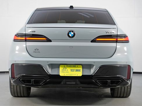 Used 2024 BMW 760i xDrive w/ Premium Package 2 AWD/4WD image 11