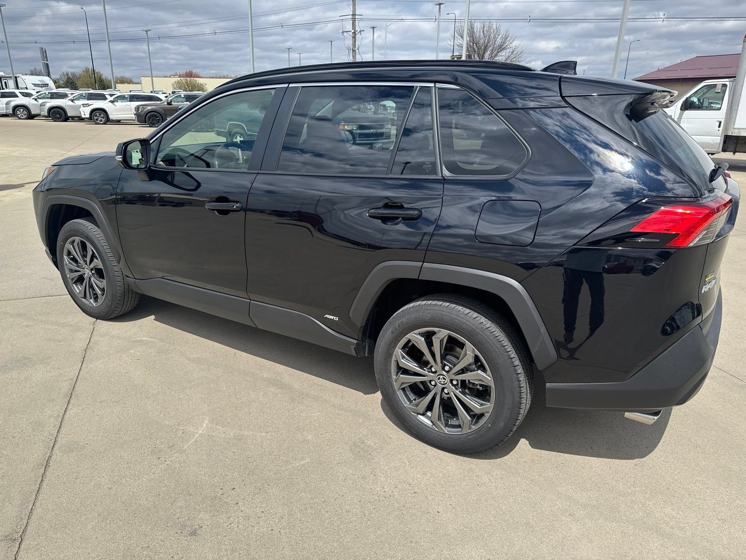 Used 2025 Toyota RAV4 XLE Premium AWD/4WD image 5