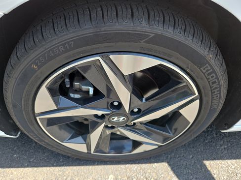 Used 2022 Hyundai Elantra SEL w/ Convenience + Premium Package FWD image 12