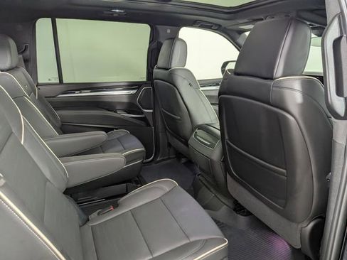 Used 2025 Cadillac Escalade ESV Sport w/ Touring Package AWD/4WD image 28