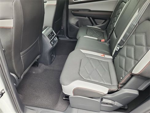 New 2026 Volkswagen Atlas Peak Edition image 8