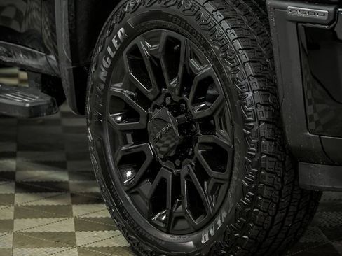 New 2026 GMC Sierra 2500 Denali w/ Denali Reserve Package image 3