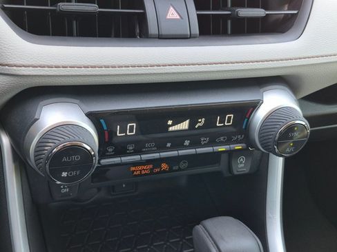 Used 2022 Toyota RAV4 XLE w/ Convenience Package FWD image 14