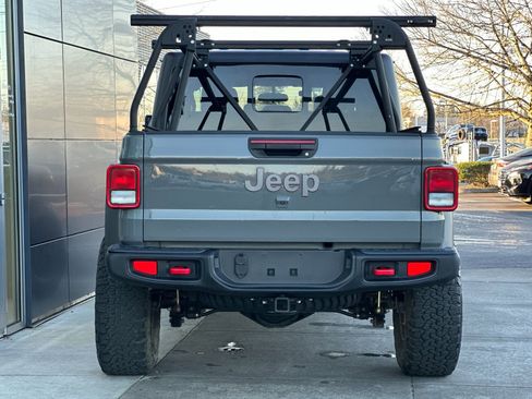 Used 2021 Jeep Gladiator Rubicon w/ Cold Weather Group AWD/4WD image 4