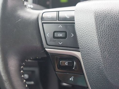 Used 2025 Toyota Camry SE FWD image 9
