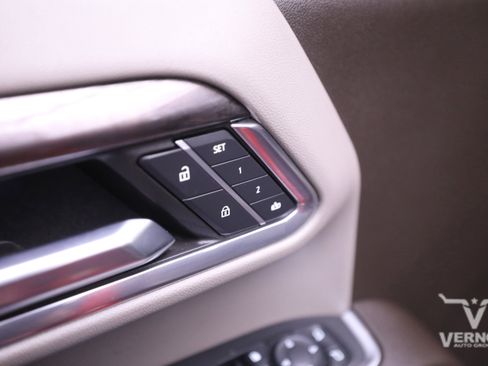 Used 2024 Chevrolet Silverado 3500 LTZ w/ LTZ Convenience Package image 18