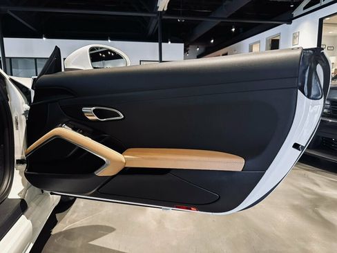 Used 2018 Porsche 718 Boxster RWD image 22