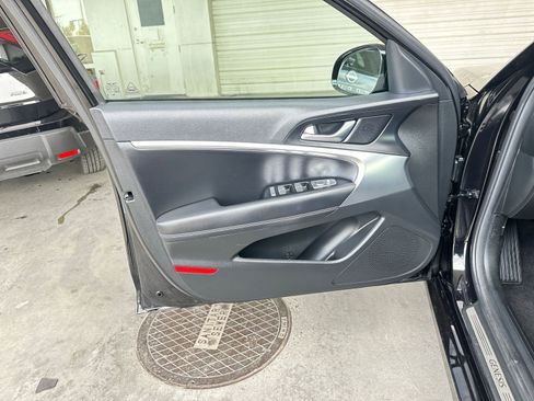 Used 2025 Genesis G70 2.5T image 21