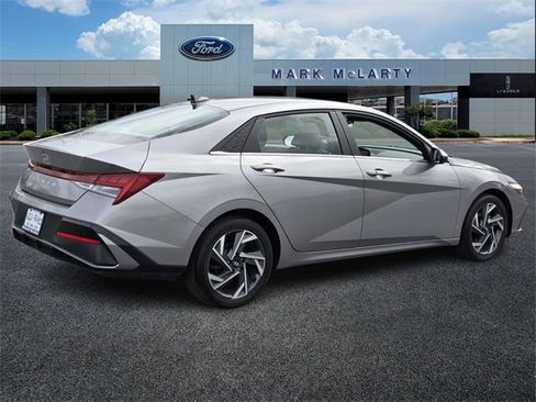 Used 2025 Hyundai Elantra SEL image 5