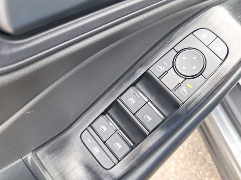Used 2025 Nissan Rogue S FWD image 11