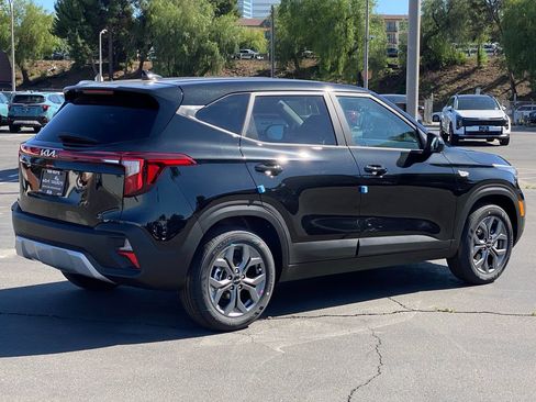 New 2026 Kia Seltos LX image 3