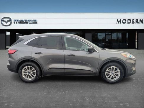 Used 2022 Ford Escape SE image 4