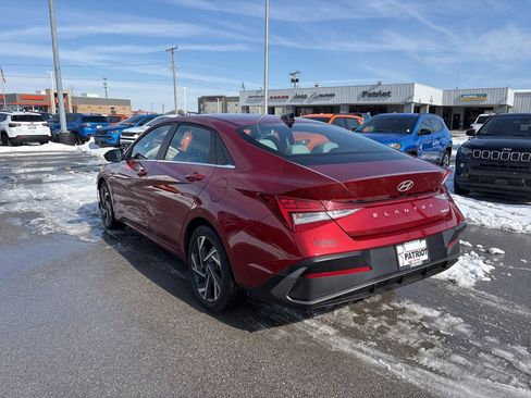 Used 2025 Hyundai Elantra Limited image 5