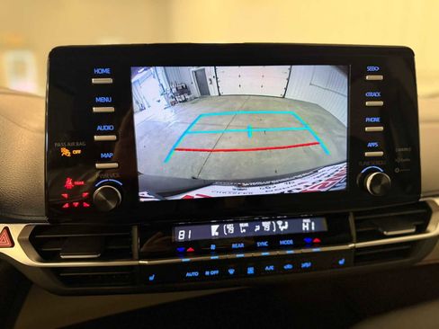 Used 2023 Toyota Sienna XLE AWD/4WD image 34