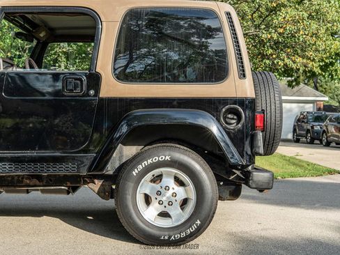 Used 2002 Jeep Wrangler Sahara AWD/4WD image 3