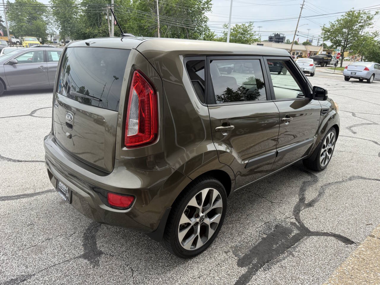 Used 2013 Kia Soul ! FWD image 9