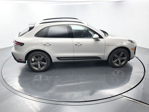 Certified 2025 Porsche Macan AWD/4WD image 42