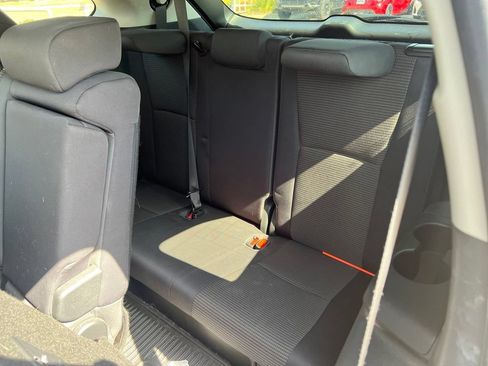 Used 2023 Toyota Highlander LE FWD image 7
