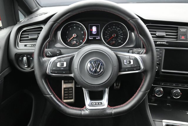 Used 2016 Volkswagen Golf 4-Door FWD image 15