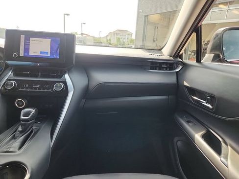 Used 2023 Toyota Venza LE AWD/4WD image 10