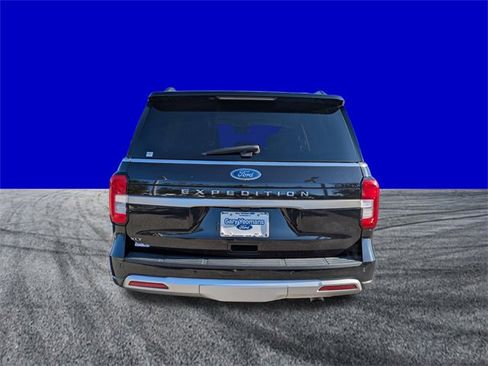 Certified 2024 Ford Expedition XLT image 5