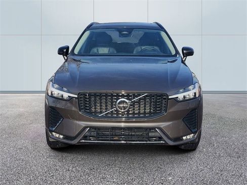 Certified 2025 Volvo XC60 B5 Plus image 2