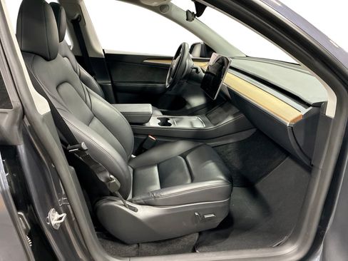 Certified 2023 Tesla Model Y Long Range AWD/4WD image 13