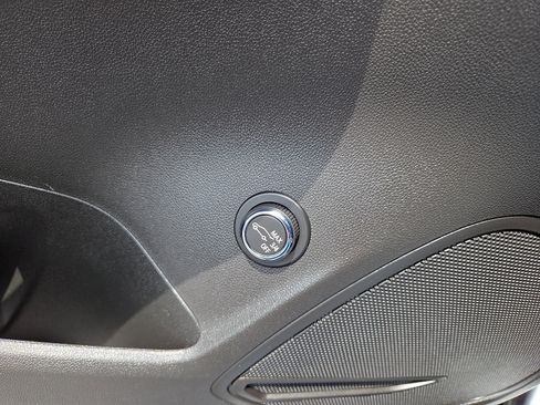 Used 2023 Buick Envision Essence AWD/4WD image 31