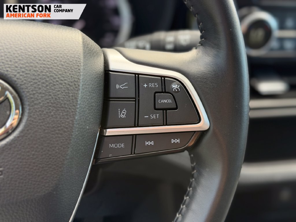 Used 2025 Toyota Highlander LE AWD/4WD image 15