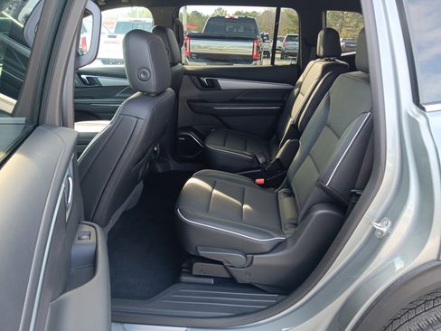 Used 2025 Buick Enclave Preferred image 22