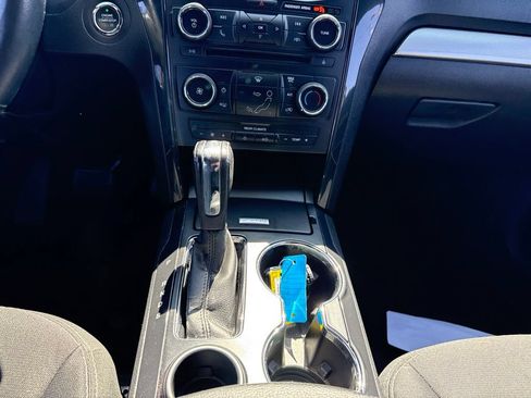 Used 2017 Ford Explorer XLT FWD image 13
