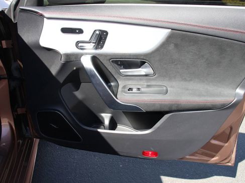 Used 2023 Mercedes-Benz CLA 250 image 27