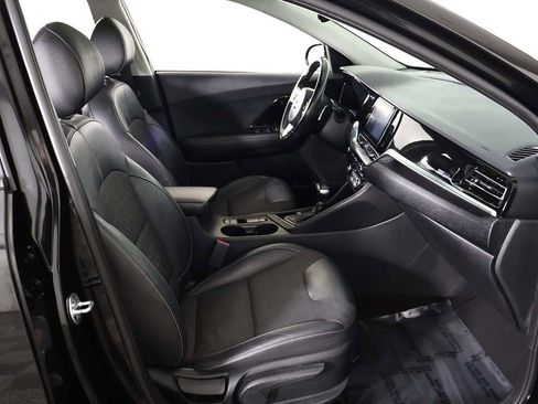 Used 2020 Kia Niro Touring image 33