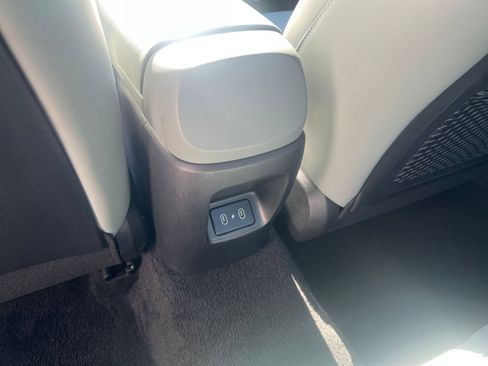 Used 2025 Hyundai Elantra Limited image 24