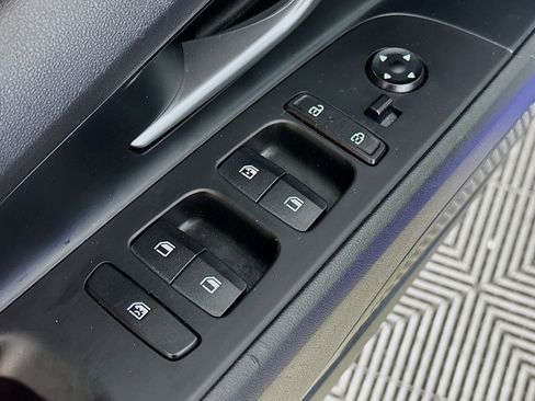 Used 2024 Hyundai Elantra Limited image 18