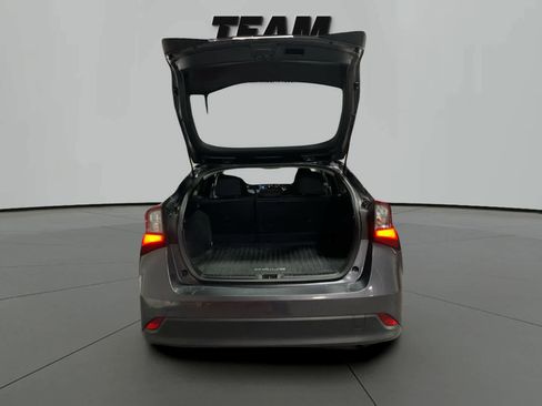 Used 2019 Toyota Prius LE image 6