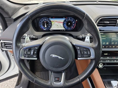 Used 2020 Jaguar F-PACE SVR image 21