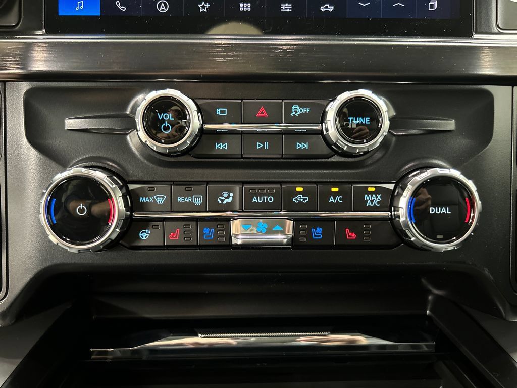 New 2026 Ford F250 Lariat w/ Black Appearance Package AWD/4WD image 25