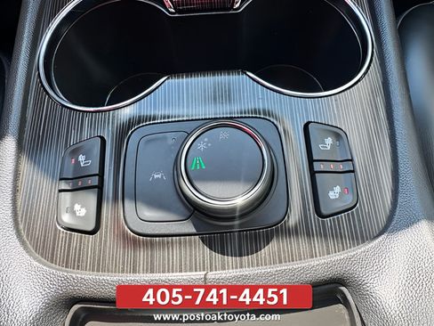 Used 2021 GMC Acadia SLT FWD image 22