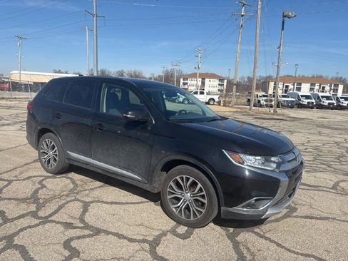 Used 2017 Mitsubishi Outlander FWD image 3