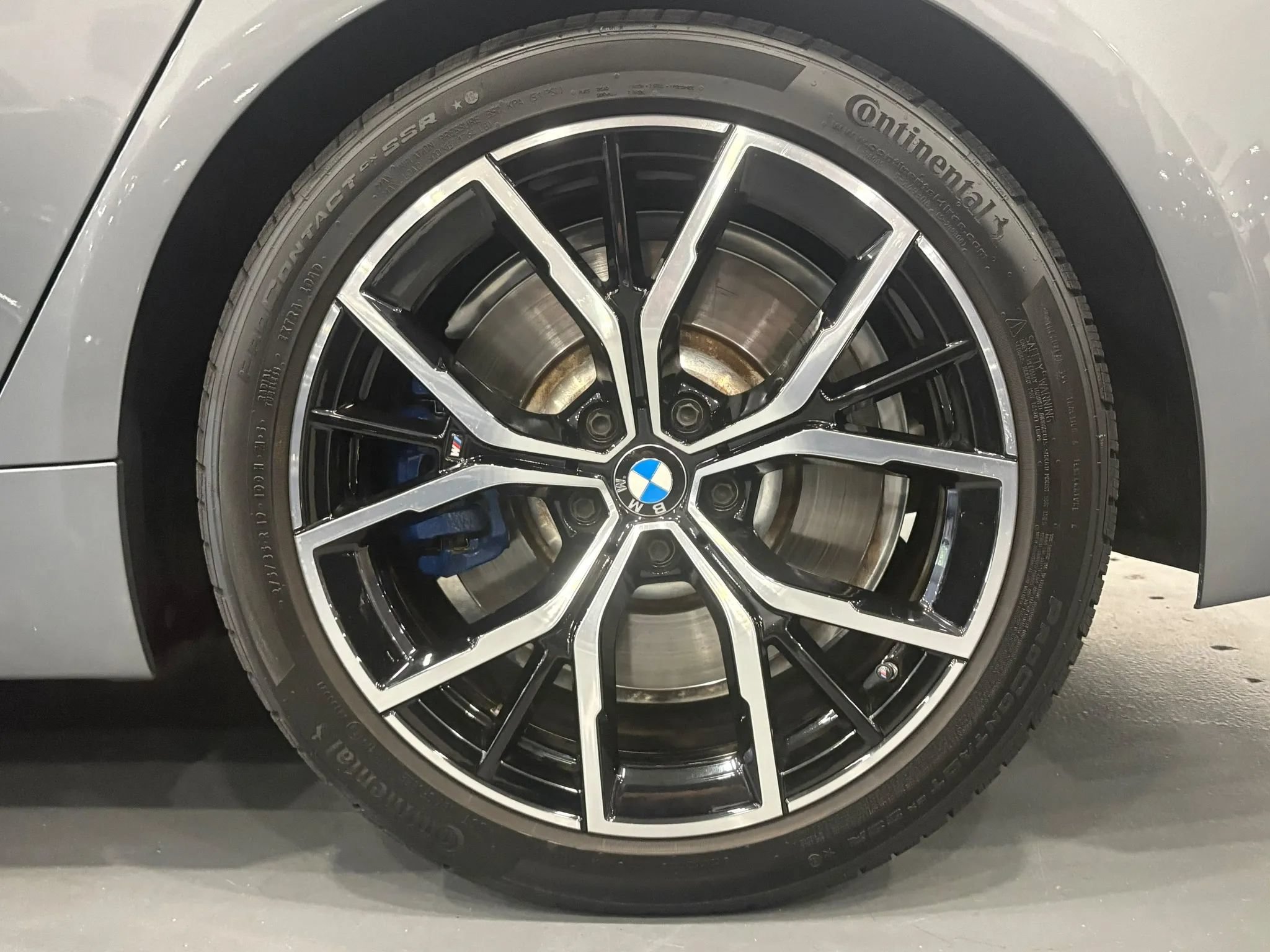 Used 2023 BMW M550i xDrive w/ Executive Package AWD/4WD image 37