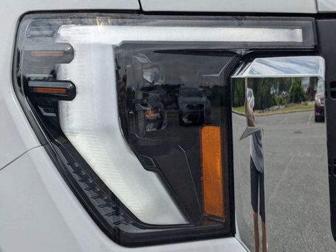 Used 2024 GMC Sierra 2500 Pro w/ Convenience Package image 12