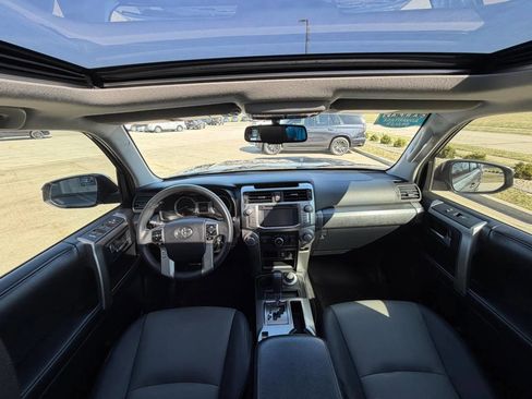 Used 2016 Toyota 4Runner SR5 Premium image 9