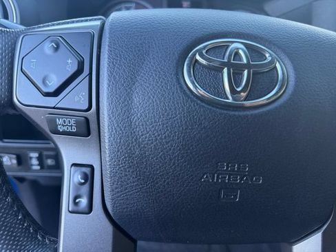 Used 2018 Toyota Tacoma TRD Sport w/ Technology Package AWD/4WD image 17